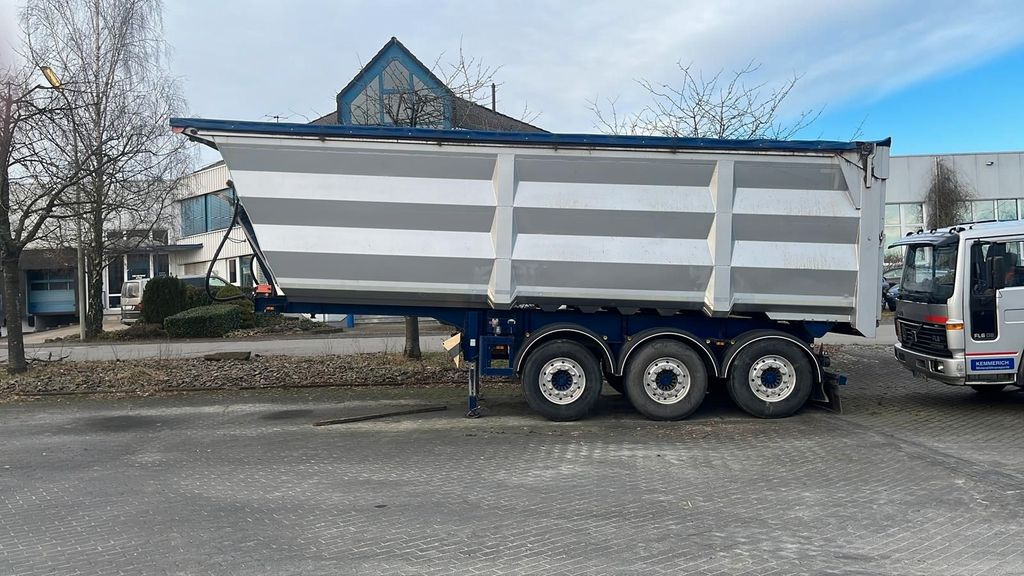 Lück SKF35 45m³ Alufelgen/Liftachse/Scheibenbremse - סמיטריילר עם מזהיר: תמונה 4 Lück SKF35 45m³ Alufelgen/Liftachse/Scheibenbremse - סמיטריילר עם מזהיר: תמונה 4