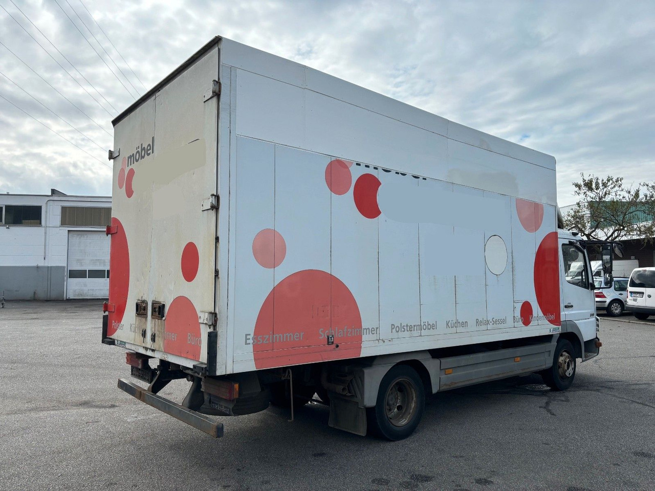 Mercedes-Benz 818 Kurze Radstand Blattfederung - כלי רכב מסחרי עם תיבה: תמונה 3 Mercedes-Benz 818 Kurze Radstand Blattfederung - כלי רכב מסחרי עם תיבה: תמונה 3