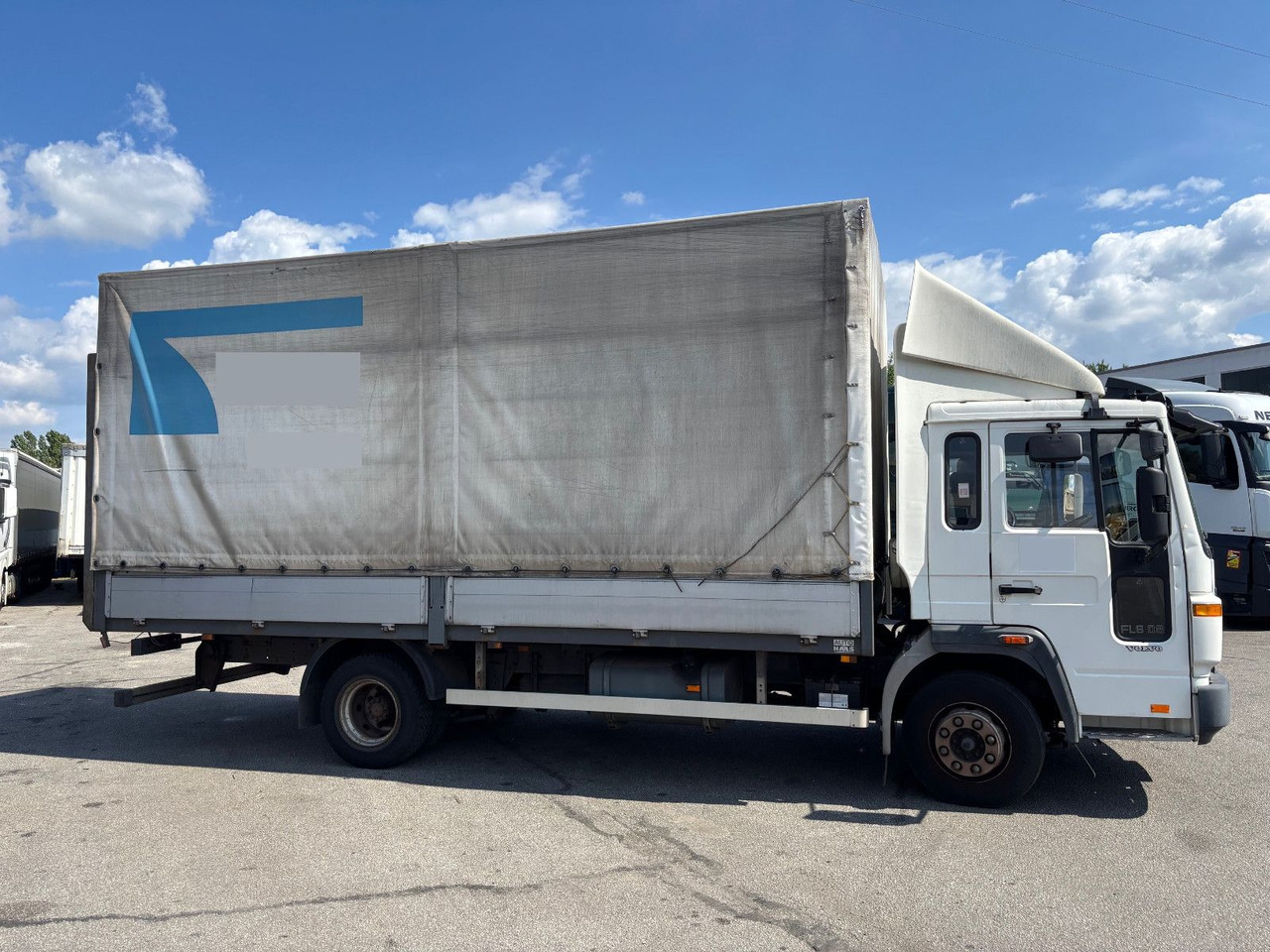 Volvo FL6 Klima/Luftfederung - כלי רכב מסחרי עם וילונות צד: תמונה 3 Volvo FL6 Klima/Luftfederung - כלי רכב מסחרי עם וילונות צד: תמונה 3