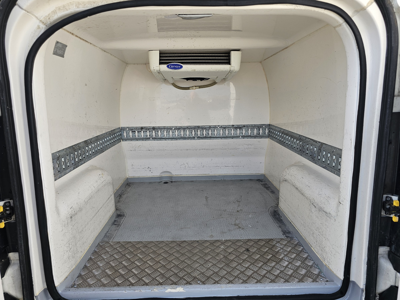 Fiat Doblo chlodnia mroznia carrier +230v - 18 C euro5 - כלי רכב מסחרי לקירור: תמונה 4 Fiat Doblo chlodnia mroznia carrier +230v - 18 C euro5 - כלי רכב מסחרי לקירור: תמונה 4