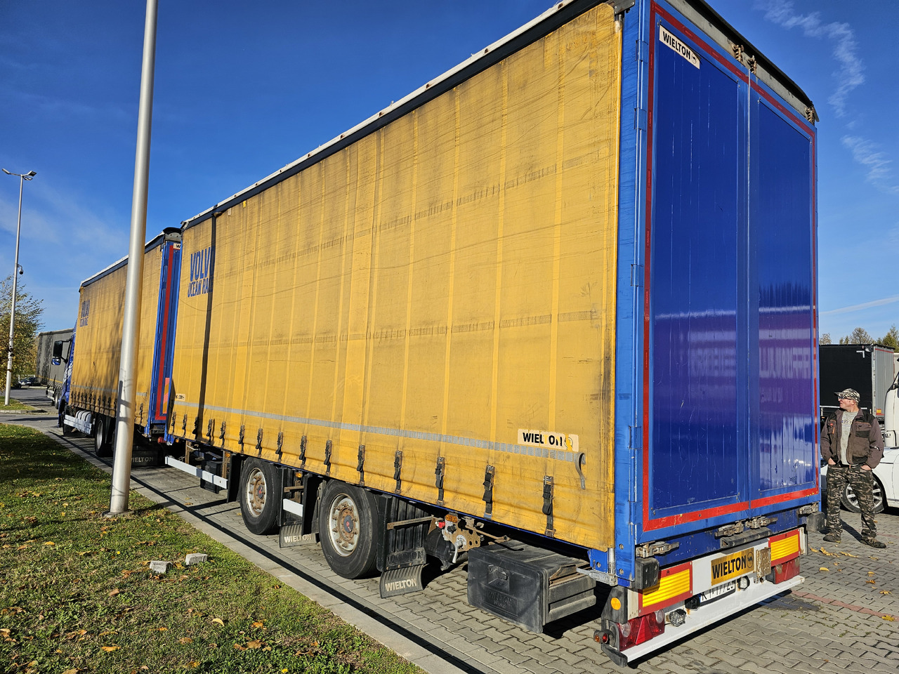 VOLVO FH460 ZESTAW TANDEM 120 M3 PRZEJAZDOWY + PRZYCZEPA FIRANKA SAF - משאית וילונות צד: תמונה 5 VOLVO FH460 ZESTAW TANDEM 120 M3 PRZEJAZDOWY + PRZYCZEPA FIRANKA SAF - משאית וילונות צד: תמונה 5