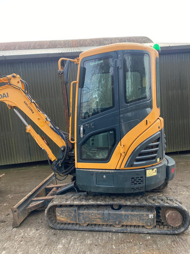 2017 Hyundai R25Z-9AK - מחפר: תמונה 1 2017 Hyundai R25Z-9AK - מחפר: תמונה 1