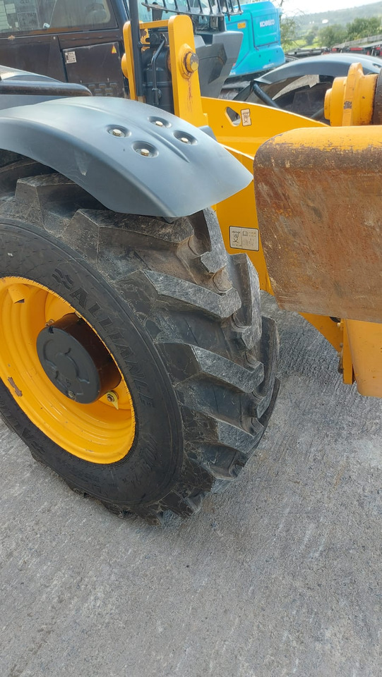 מפעיל טלסקופי JCB 540-140: תמונה 7