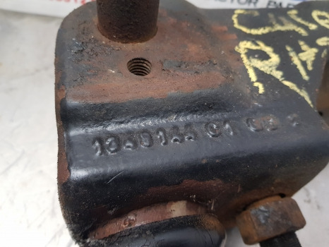 Case 5120, 5130, 5140, 5150, 5240, 5250 Lift Arm Draft Sensor Bracket 1348144c1 - מתלה: תמונה 2 Case 5120, 5130, 5140, 5150, 5240, 5250 Lift Arm Draft Sensor Bracket 1348144c1 - מתלה: תמונה 2