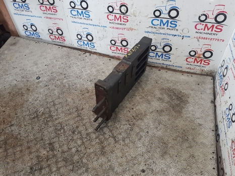 Case 5120, 5130, 5150, 5220 Rail Support Rh 1531066c1, T104005 - מתלה תא: תמונה 2 Case 5120, 5130, 5150, 5220 Rail Support Rh 1531066c1, T104005 - מתלה תא: תמונה 2