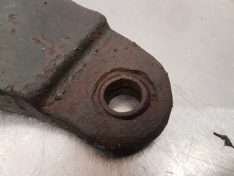 Case 5120, 5140, 5130 Hitch Arm Bracket Lhs 1974318c1, 1974318c2, 1974318c3 - מסגרת/ שלדה: תמונה 4 Case 5120, 5140, 5130 Hitch Arm Bracket Lhs 1974318c1, 1974318c2, 1974318c3 - מסגרת/ שלדה: תמונה 4
