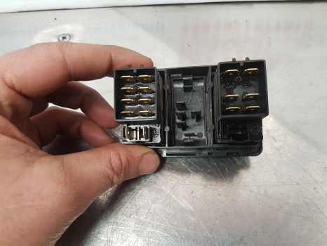 Claas Arion 640, 500, 600 Control Switch 0011274631, 0011188212, 526778, 526110 - מערכת חשמל עבור טרקטור חקלאי: תמונה 4 Claas Arion 640, 500, 600 Control Switch 0011274631, 0011188212, 526778, 526110 - מערכת חשמל עבור טרקטור חקלאי: תמונה 4