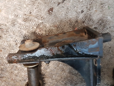 מתלה תא עבור טרקטור חקלאי Claas Arion 640, 500, 600 Hexashift Cab Suspension Support Assy Lhs 0011284142: תמונה 9
