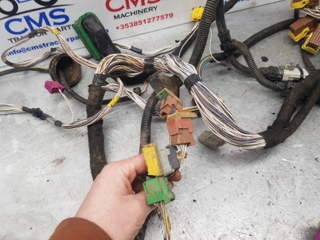Claas Arion 640 Cab Wiring Loom 0021761573, 0022347451, 21761573, 22347451 - כבלים/ רתמת חוט עבור טרקטור חקלאי: תמונה 4 Claas Arion 640 Cab Wiring Loom 0021761573, 0022347451, 21761573, 22347451 - כבלים/ רתמת חוט עבור טרקטור חקלאי: תמונה 4