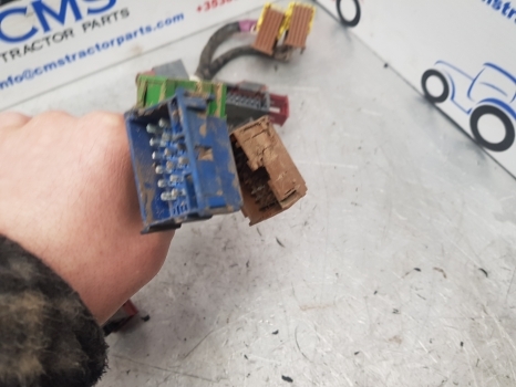 Claas Arion 640 Cab Wiring Loom 0022371370, 0022371372, 22371370, 22371372 - כבלים/ רתמת חוט עבור טרקטור חקלאי: תמונה 2 Claas Arion 640 Cab Wiring Loom 0022371370, 0022371372, 22371370, 22371372 - כבלים/ רתמת חוט עבור טרקטור חקלאי: תמונה 2