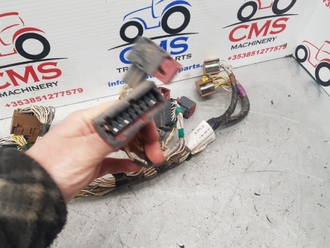 Claas Arion 640 Cab Wiring Loom 0022371370, 0022371372, 22371370, 22371372 - כבלים/ רתמת חוט עבור טרקטור חקלאי: תמונה 3 Claas Arion 640 Cab Wiring Loom 0022371370, 0022371372, 22371370, 22371372 - כבלים/ רתמת חוט עבור טרקטור חקלאי: תמונה 3