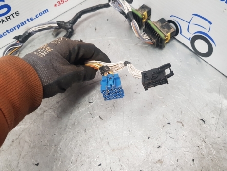 Claas Arion 640 Cab Wiring Loom 0022371370, 0022371372, 22371370, 22371372 - כבלים/ רתמת חוט עבור טרקטור חקלאי: תמונה 3 Claas Arion 640 Cab Wiring Loom 0022371370, 0022371372, 22371370, 22371372 - כבלים/ רתמת חוט עבור טרקטור חקלאי: תמונה 3