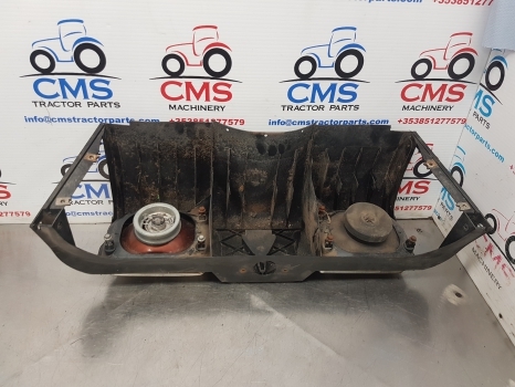 Deutz Agrotron 135, Agroton 100, 4.xx, 6.xx Engine Front Grille Assy 04411114 - גריל: תמונה 4 Deutz Agrotron 135, Agroton 100, 4.xx, 6.xx Engine Front Grille Assy 04411114 - גריל: תמונה 4
