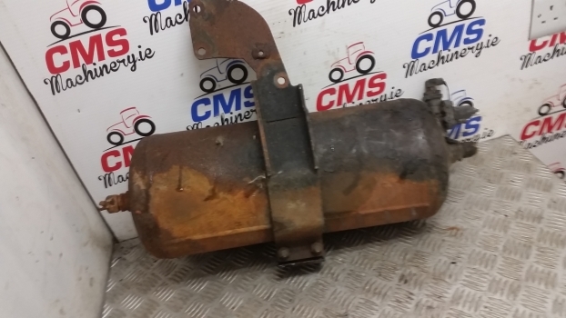 Fendt 412 Vario Air Tank Assembly With Brackets And Valve 72365839 - חלקי בלמים עבור טרקטור חקלאי: תמונה 3 Fendt 412 Vario Air Tank Assembly With Brackets And Valve 72365839 - חלקי בלמים עבור טרקטור חקלאי: תמונה 3