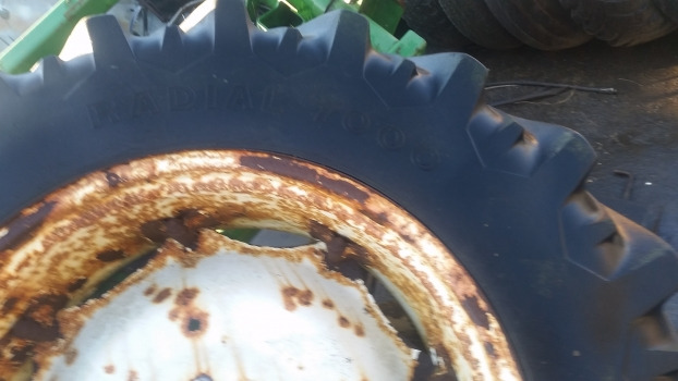 Fiat 90-90, 90 Series Rear Wheel And Tyre 16.9 R34 - חבילת גלגלים וצמיגים עבור מכונה חקלאית: תמונה 3 Fiat 90-90, 90 Series Rear Wheel And Tyre 16.9 R34 - חבילת גלגלים וצמיגים עבור מכונה חקלאית: תמונה 3
