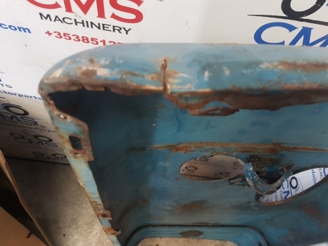 Ford 10 Series 7710, 6710 Bonnet Hood Panel 5 Holes, E1nn16a724aa, D8nn16a724ba - מכסה מנוע עבור טרקטור חקלאי: תמונה 4 Ford 10 Series 7710, 6710 Bonnet Hood Panel 5 Holes, E1nn16a724aa, D8nn16a724ba - מכסה מנוע עבור טרקטור חקלאי: תמונה 4