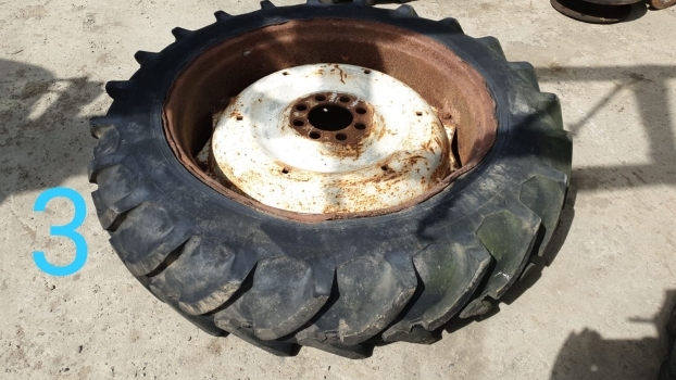 Ford 13.6 R36 Wheel 8 Stud - חבילת גלגלים וצמיגים עבור טרקטור חקלאי: תמונה 1 Ford 13.6 R36 Wheel 8 Stud - חבילת גלגלים וצמיגים עבור טרקטור חקלאי: תמונה 1