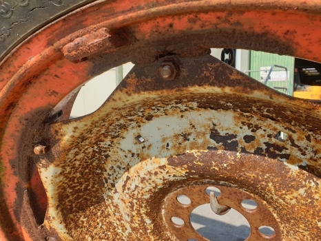 Ford 13.6 R38 Wheel - חבילת גלגלים וצמיגים עבור טרקטור חקלאי: תמונה 1 Ford 13.6 R38 Wheel - חבילת גלגלים וצמיגים עבור טרקטור חקלאי: תמונה 1