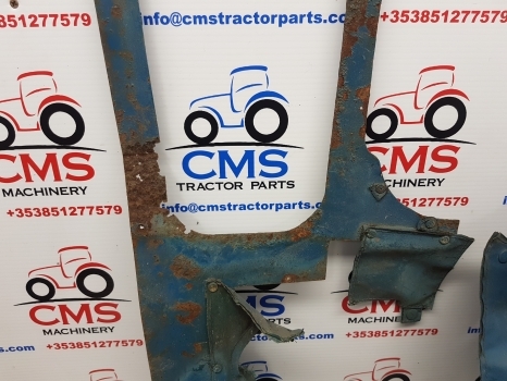 Ford 2000, 3000 Cab Front Quarter Panels D0nn94500n76a, D0nn94500n77a - חלון וחלקים עבור טרקטור חקלאי: תמונה 4 Ford 2000, 3000 Cab Front Quarter Panels D0nn94500n76a, D0nn94500n77a - חלון וחלקים עבור טרקטור חקלאי: תמונה 4