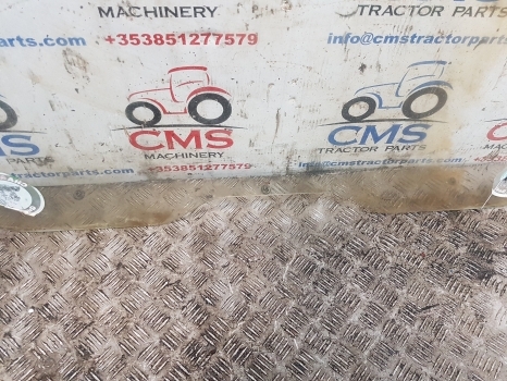 Ford 4000, 5000, 7000 Cab Front Glass 81822765 - חלון וחלקים עבור טרקטור חקלאי: תמונה 3 Ford 4000, 5000, 7000 Cab Front Glass 81822765 - חלון וחלקים עבור טרקטור חקלאי: תמונה 3