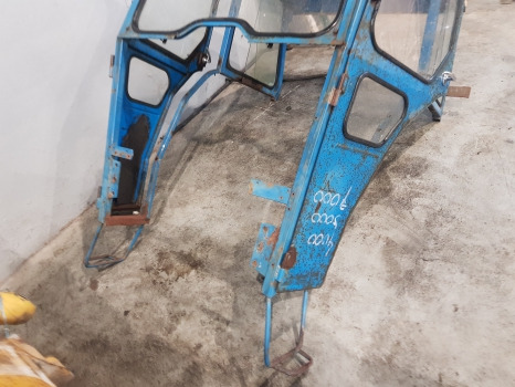 Ford 4000, 5000, 7000 Complete Cab 81834249, 81834250 Sold, Sold, Sold - תא: תמונה 4 Ford 4000, 5000, 7000 Complete Cab 81834249, 81834250 Sold, Sold, Sold - תא: תמונה 4
