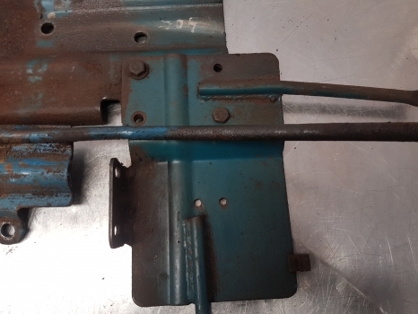 Ford 4600, 3600, 2600, 7600 Engine Bonnet Support E4nn16b814ba, 83953493 - מכסה מנוע עבור טרקטור חקלאי: תמונה 4 Ford 4600, 3600, 2600, 7600 Engine Bonnet Support E4nn16b814ba, 83953493 - מכסה מנוע עבור טרקטור חקלאי: תמונה 4