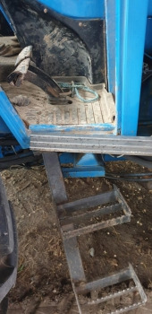 Ford 4610, 5610 Ap, Lp Cab Door Foot Section 83931994, 83931995 - תא: תמונה 4 Ford 4610, 5610 Ap, Lp Cab Door Foot Section 83931994, 83931995 - תא: תמונה 4