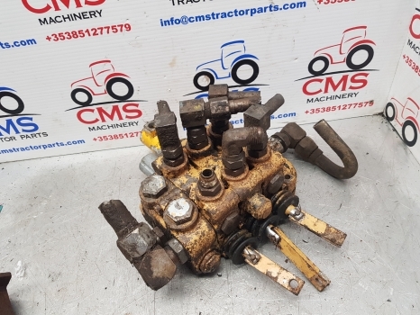 Ford 655, 655a, 550, 555, 555a Digger Loader Control Hydraulic Valve Complete - שסתום הידרולי עבור מחפרון: תמונה 1 Ford 655, 655a, 550, 555, 555a Digger Loader Control Hydraulic Valve Complete - שסתום הידרולי עבור מחפרון: תמונה 1
