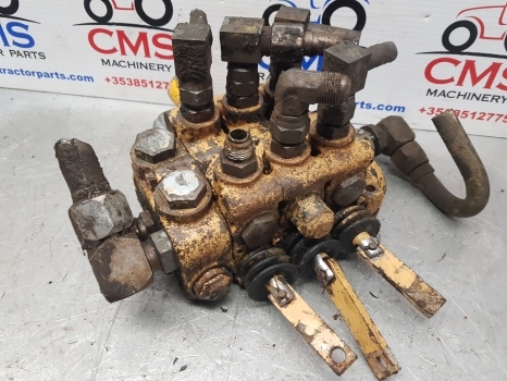 Ford 655, 655a, 550, 555, 555a Digger Loader Control Hydraulic Valve Complete - שסתום הידרולי עבור מחפרון: תמונה 3 Ford 655, 655a, 550, 555, 555a Digger Loader Control Hydraulic Valve Complete - שסתום הידרולי עבור מחפרון: תמונה 3