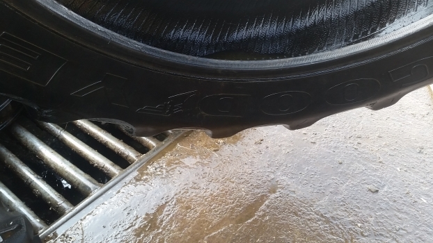 Ford Rear Tyre 16.9-38. Please Check By The Photos. - צמיג עבור טרקטור חקלאי: תמונה 4 Ford Rear Tyre 16.9-38. Please Check By The Photos. - צמיג עבור טרקטור חקלאי: תמונה 4