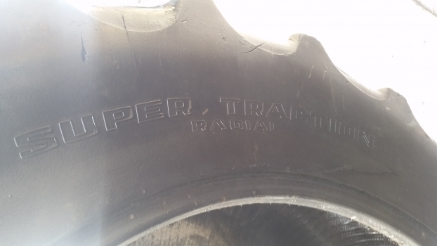 Ford Rear Tyre 16.9-38. Please Check By The Photos. - צמיג עבור טרקטור חקלאי: תמונה 3 Ford Rear Tyre 16.9-38. Please Check By The Photos. - צמיג עבור טרקטור חקלאי: תמונה 3