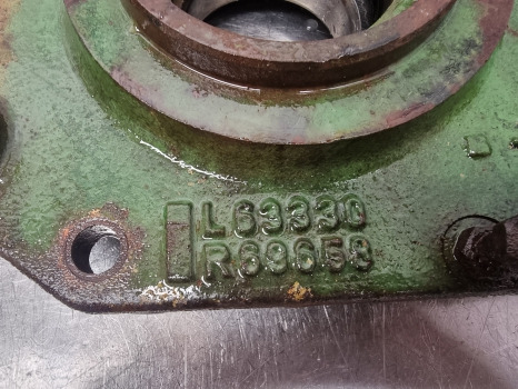 John Deere 2650, 1950, 2250, 2850 Pto Shaft Housing L63330, R69658 - תמסורת: תמונה 2 John Deere 2650, 1950, 2250, 2850 Pto Shaft Housing L63330, R69658 - תמסורת: תמונה 2