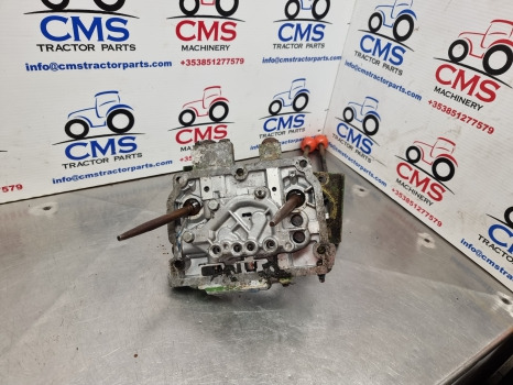 John Deere 3140, 40, 50, 55 Series Transmission Contol Cover Assy L34871, L33335 - תמסורת: תמונה 5 John Deere 3140, 40, 50, 55 Series Transmission Contol Cover Assy L34871, L33335 - תמסורת: תמונה 5