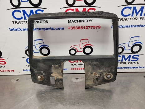 John Deere 6100, 6000, 7000, 7010 Series, Instrument Panel Damaged L79870 - תא ופנים הרכב: תמונה 1 John Deere 6100, 6000, 7000, 7010 Series, Instrument Panel Damaged L79870 - תא ופנים הרכב: תמונה 1