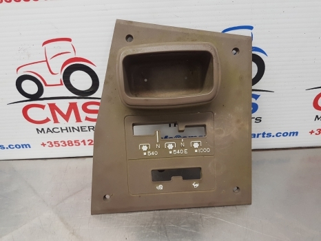 John Deere 6115m, 6m , 6030 Series, Pto Shifting Panel L170733, L170022, L156260 - תא ופנים הרכב: תמונה 2 John Deere 6115m, 6m , 6030 Series, Pto Shifting Panel L170733, L170022, L156260 - תא ופנים הרכב: תמונה 2