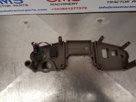 John Deere 6115m, 7330, 7520, 6195m Instrument Panel Bracket R110366, L175476 - לוח מחוונים עבור טרקטור חקלאי: תמונה 2 John Deere 6115m, 7330, 7520, 6195m Instrument Panel Bracket R110366, L175476 - לוח מחוונים עבור טרקטור חקלאי: תמונה 2