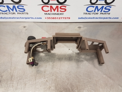 John Deere 6115m, 7330, 7520, 6195m Instrument Panel Bracket R110366, L175476 - לוח מחוונים עבור טרקטור חקלאי: תמונה 4 John Deere 6115m, 7330, 7520, 6195m Instrument Panel Bracket R110366, L175476 - לוח מחוונים עבור טרקטור חקלאי: תמונה 4