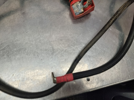 John Deere 6145r, 6r Series, Battery Cables Assy Al218316, Al220485 - מערכת חשמל עבור מכונה חקלאית: תמונה 3 John Deere 6145r, 6r Series, Battery Cables Assy Al218316, Al220485 - מערכת חשמל עבור מכונה חקלאית: תמונה 3