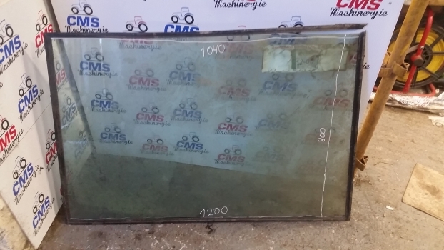 John Deere Windscreen, Framed Al25755 Al27351 See Dimensions - שמשה קדמית עבור טרקטור חקלאי: תמונה 1 John Deere Windscreen, Framed Al25755 Al27351 See Dimensions - שמשה קדמית עבור טרקטור חקלאי: תמונה 1