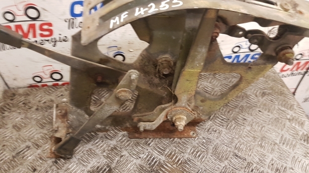 Massey Ferguson 4255 Cab Lift Rear Console Controls 3814519m92 - תא ופנים הרכב עבור טרקטור חקלאי: תמונה 4 Massey Ferguson 4255 Cab Lift Rear Console Controls 3814519m92 - תא ופנים הרכב עבור טרקטור חקלאי: תמונה 4