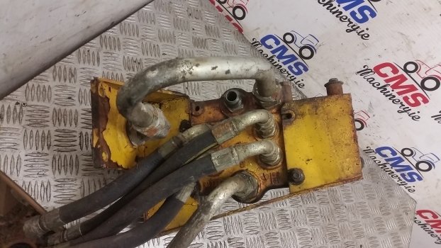 Massey Ferguson 50b Hydraulic Distribution Valve Assembly D100842 - שסתום הידרולי עבור מחפרון: תמונה 5 Massey Ferguson 50b Hydraulic Distribution Valve Assembly D100842 - שסתום הידרולי עבור מחפרון: תמונה 5
