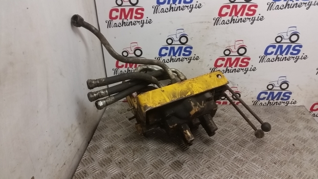 Massey Ferguson 50b Hydraulic Distribution Valve Assembly D100842 - שסתום הידרולי עבור מחפרון: תמונה 1 Massey Ferguson 50b Hydraulic Distribution Valve Assembly D100842 - שסתום הידרולי עבור מחפרון: תמונה 1