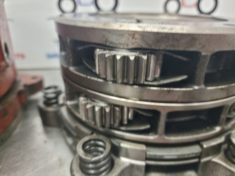 מצמד וחלקים עבור מכונה חקלאית Massey Ferguson 6150, 6100 Series, Dana Transmission Wet Clutch Assy 3712440m11: תמונה 7