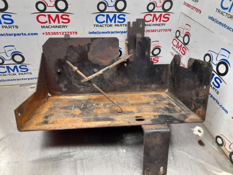 New Holland Case T7000, Puma T7030, T7040, Puma 210 Battery Tray 84144595 - מערכת חשמל עבור מכונה חקלאית: תמונה 4 New Holland Case T7000, Puma T7030, T7040, Puma 210 Battery Tray 84144595 - מערכת חשמל עבור מכונה חקלאית: תמונה 4