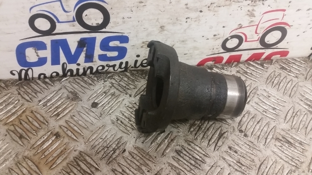 New Holland T5.100, T5.110, T5.120 4wd Propeller Shaft Hub 47669813 - גל מדחף עבור טרקטור חקלאי: תמונה 1 New Holland T5.100, T5.110, T5.120 4wd Propeller Shaft Hub 47669813 - גל מדחף עבור טרקטור חקלאי: תמונה 1