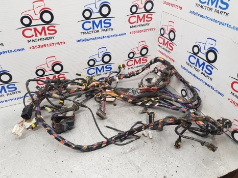 New Holland T5.95, T5.105, T5.115 Wiring Loom, Fuse Box 47778916 - כבלים/ רתמת חוט עבור טרקטור חקלאי: תמונה 1 New Holland T5.95, T5.105, T5.115 Wiring Loom, Fuse Box 47778916 - כבלים/ רתמת חוט עבור טרקטור חקלאי: תמונה 1