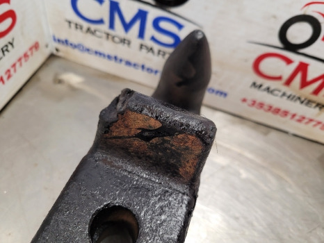 New Holland Tm, Ford 40 Series Tm120 Draw Bar Hook 82014755, 82014758, 82027753 - מסגרת/ שלדה: תמונה 3 New Holland Tm, Ford 40 Series Tm120 Draw Bar Hook 82014755, 82014758, 82027753 - מסגרת/ שלדה: תמונה 3