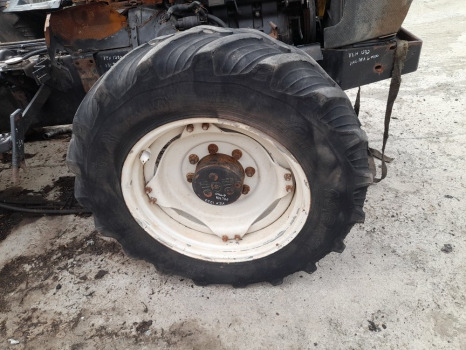Valtra 6400 Front Wheel And Tyre 13.6r28, 13.6r28, 12x28 - חבילת גלגלים וצמיגים: תמונה 1 Valtra 6400 Front Wheel And Tyre 13.6r28, 13.6r28, 12x28 - חבילת גלגלים וצמיגים: תמונה 1