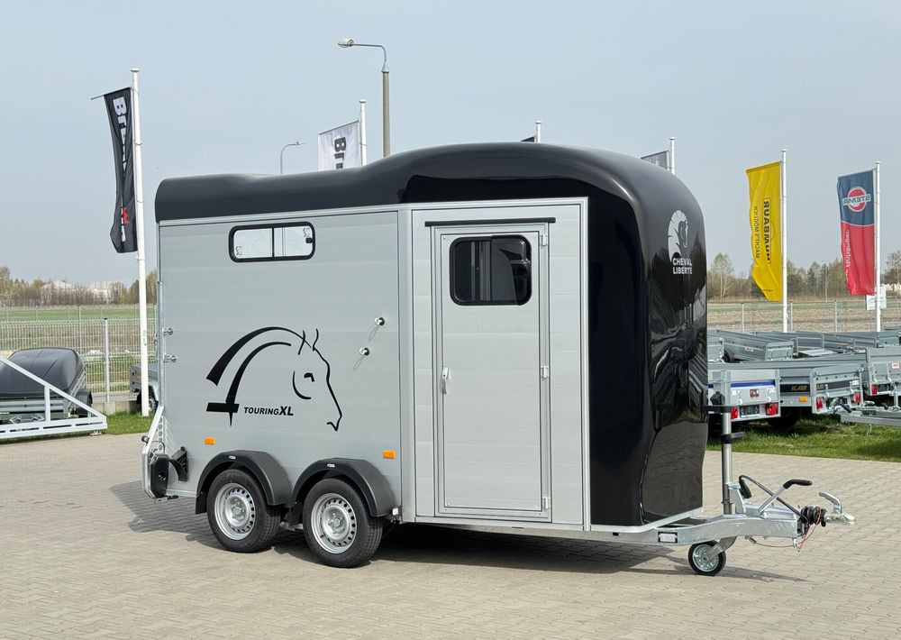 CHEVAL LIBERTÉ Touring Country XL przyczepa na dwa konie | duża siodlarnia | drzwi boczne | rampa przednia | 387×179 cm | ALUMINIOWA | Debon | dostawa | mocna i solidna | - קרון נגרר לסוסים: תמונה 1 CHEVAL LIBERTÉ Touring Country XL przyczepa na dwa konie | duża siodlarnia | drzwi boczne | rampa przednia | 387×179 cm | ALUMINIOWA | Debon | dostawa | mocna i solidna | - קרון נגרר לסוסים: תמונה 1