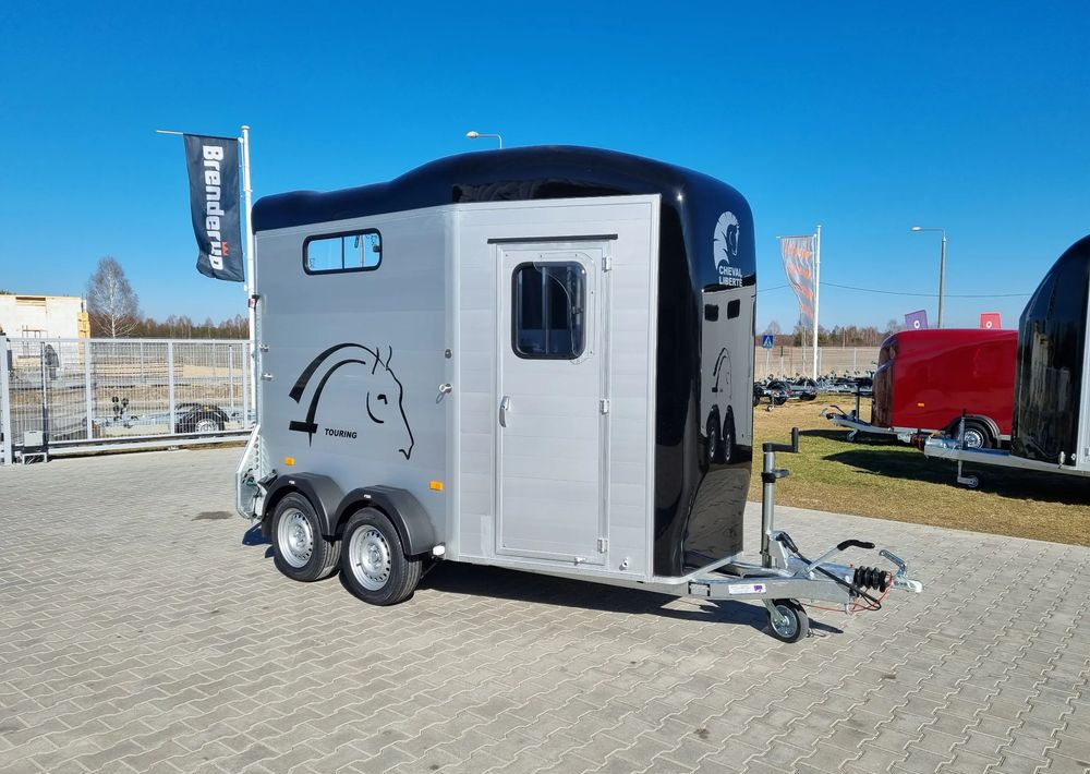 CHEVAL LIBERTÉ Touring Country + siodlarnia | przyczepa dla dwóch koni z rampą z przodu | 2000 kg DMC - קרון נגרר לסוסים: תמונה 1 CHEVAL LIBERTÉ Touring Country + siodlarnia | przyczepa dla dwóch koni z rampą z przodu | 2000 kg DMC - קרון נגרר לסוסים: תמונה 1